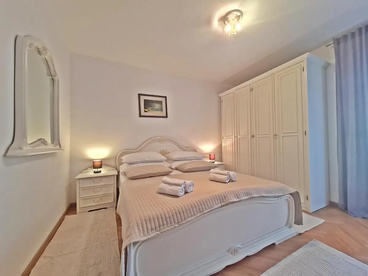 Apartment Nina Marie II 斯普利特 0*,